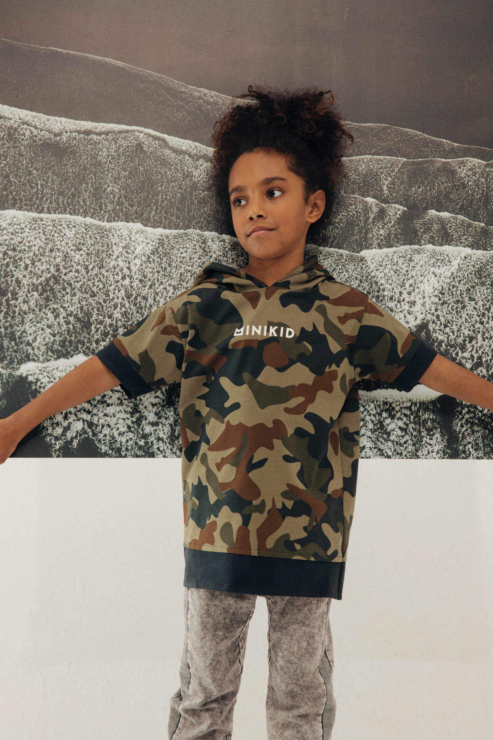Camo H Camiseta