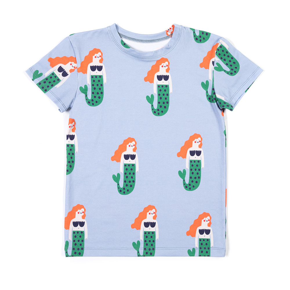 Mermaids on Blue Camiseta clásica