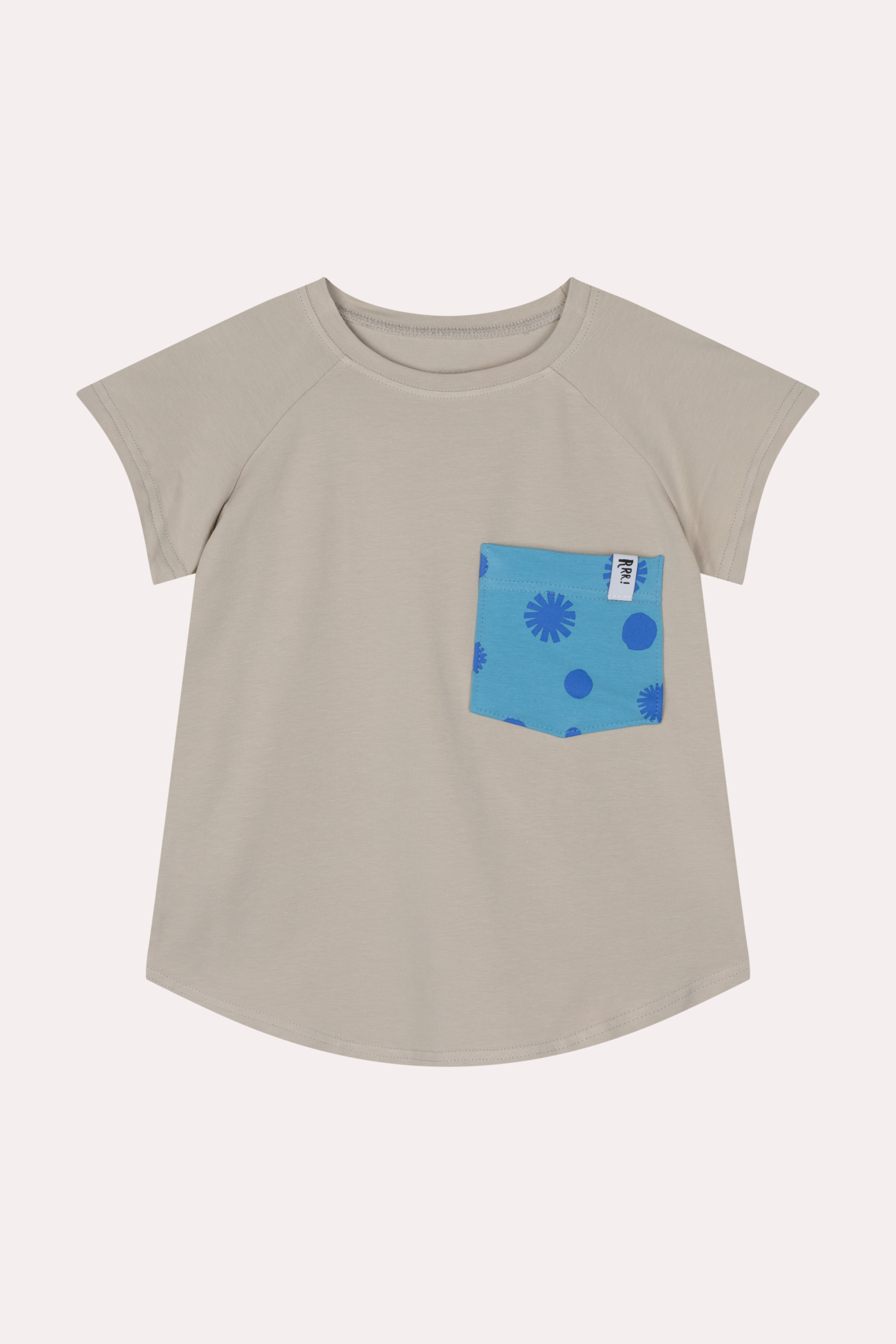 Camiseta beige con bolsillo de lunares